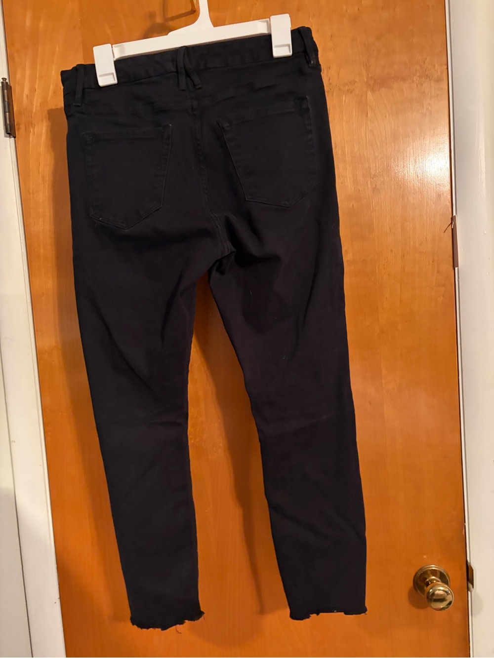 Good American Women’s black jeans sz 31w/12 skinny frayed hem - Picture 2 of 3
